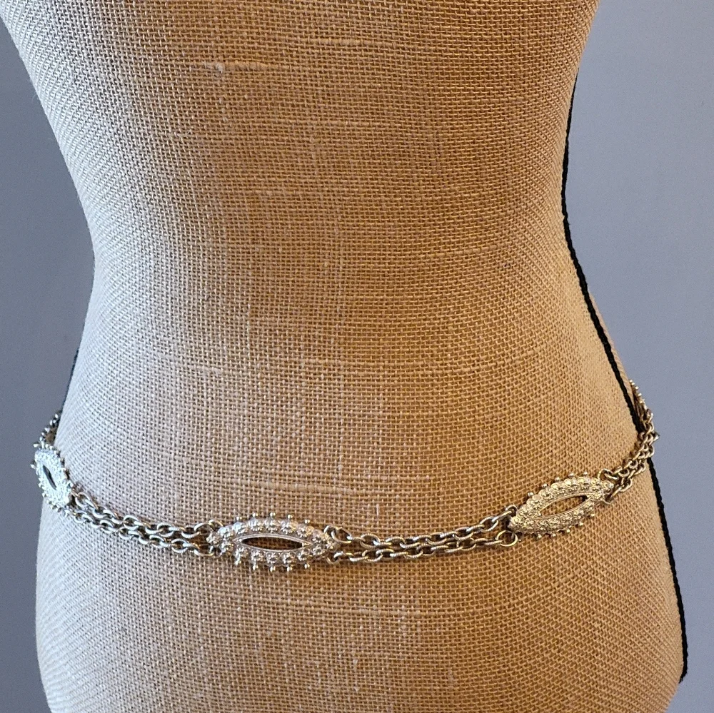 Trifari Vintage Goldtone Double Chain Eye Medallion Adjustable Link Belt